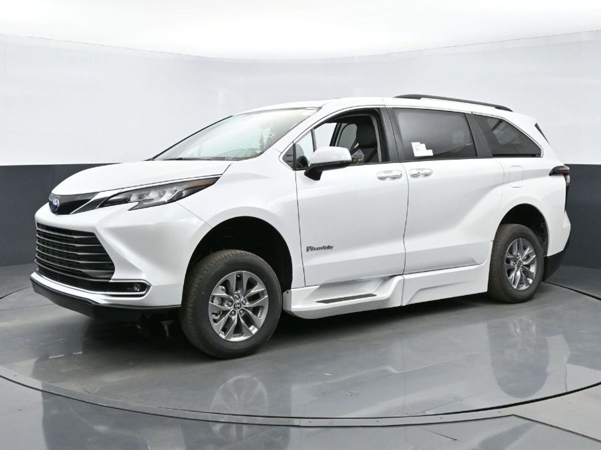 2023 Toyota Sienna XLE - Photo 20