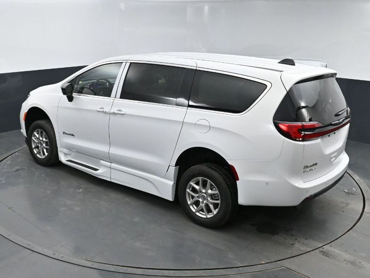 2025 CHRYSLER PACIFICA - Image 16