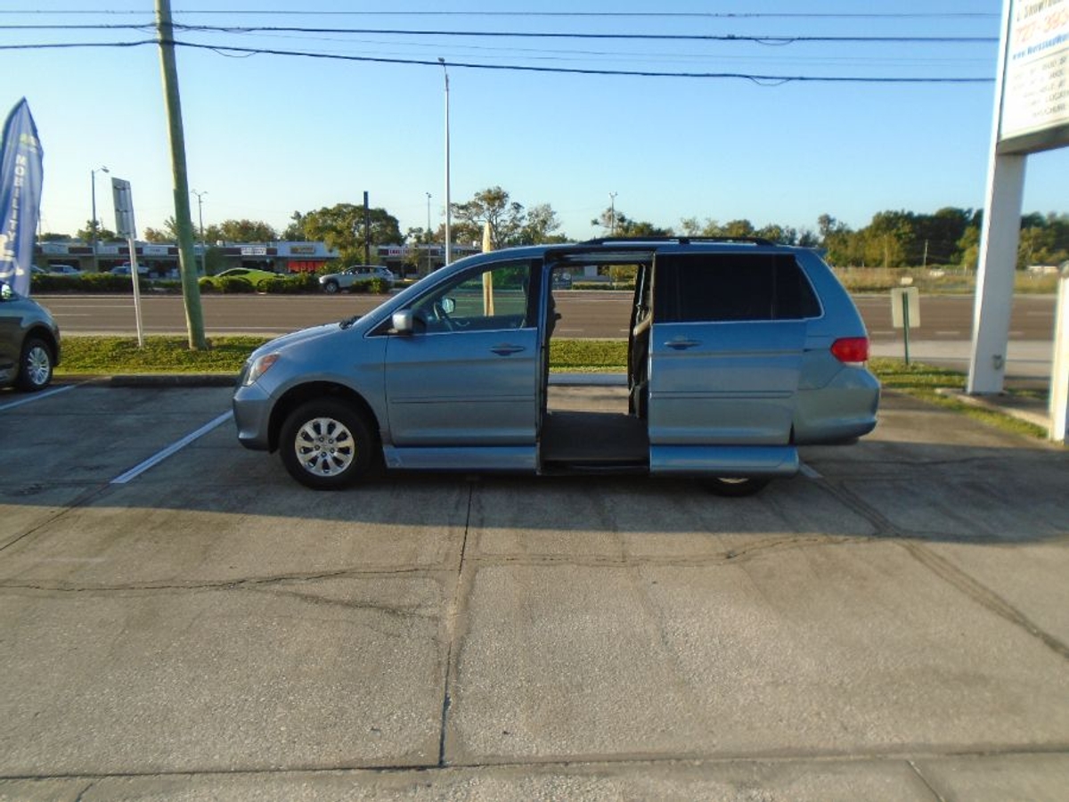 Blue Honda Odyssey image number 11