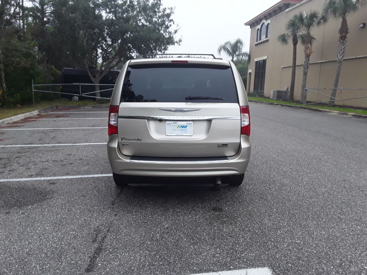 2016 CHRYSLER TOWN AND COUNTRY - Image 11