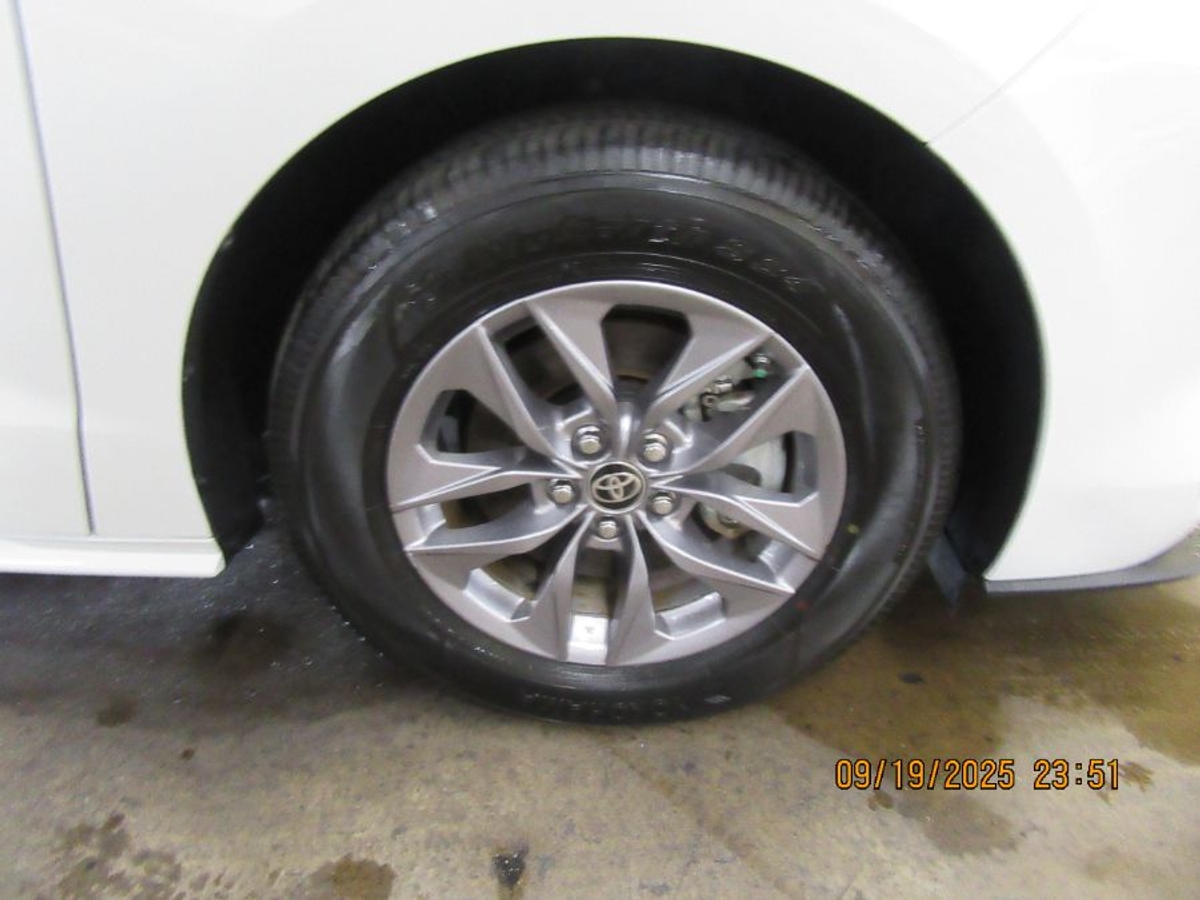 2024 TOYOTA SIENNA - Image 16
