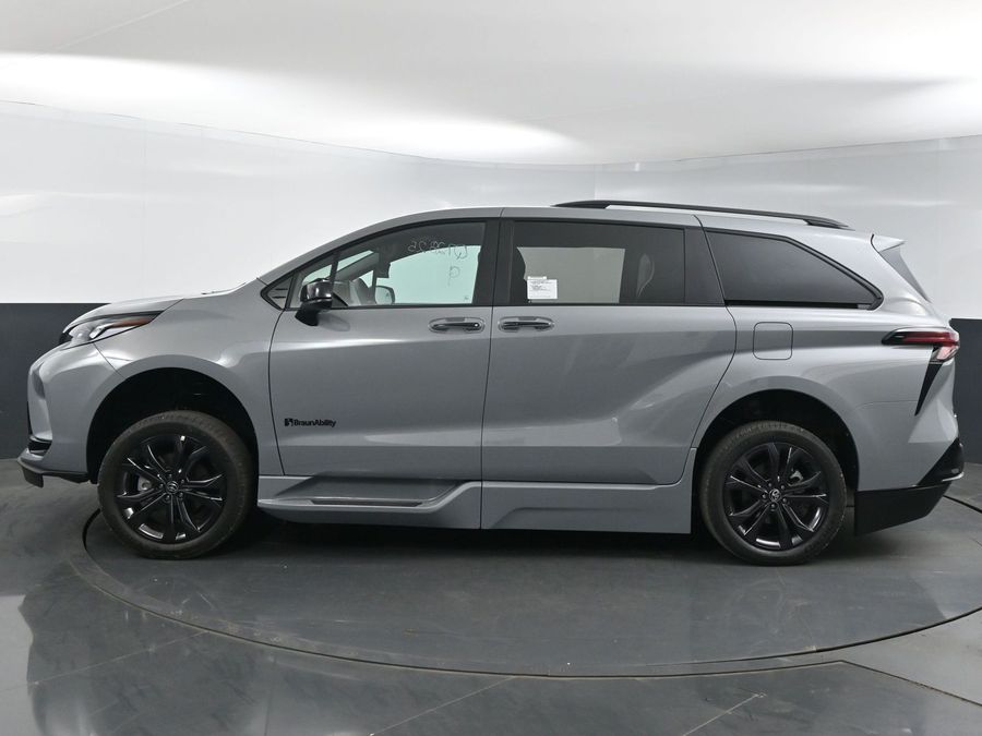 New 2025 Toyota Sienna Hybrid XSE Sport - BraunAbility Side Entry Entry Fold Out Automatic Ramp
