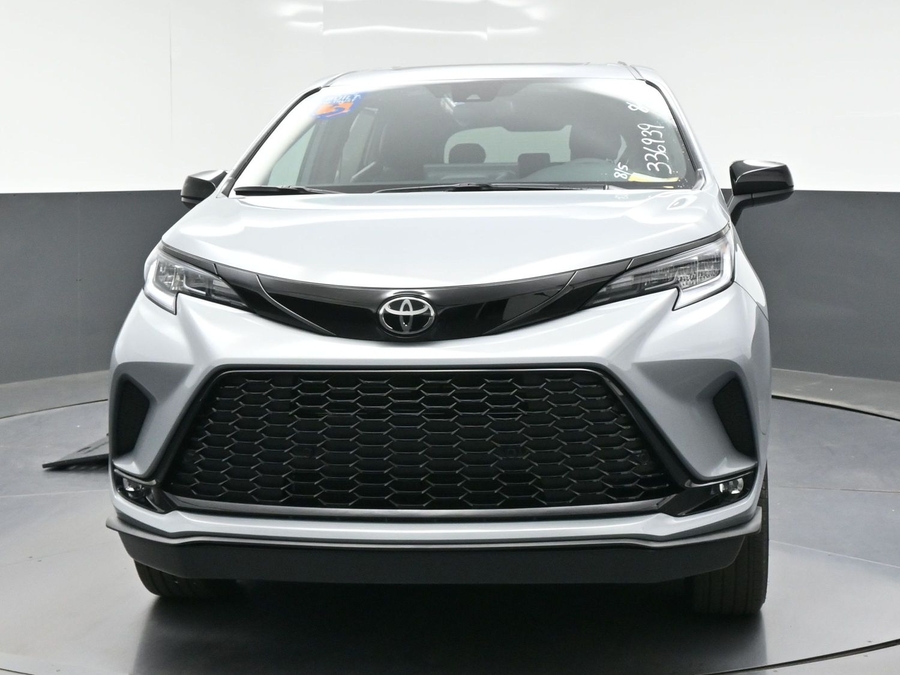 New 2026 Toyota Sienna Hybrid XSE Sport - BraunAbility Side Entry In Floor Automatic Ramp
