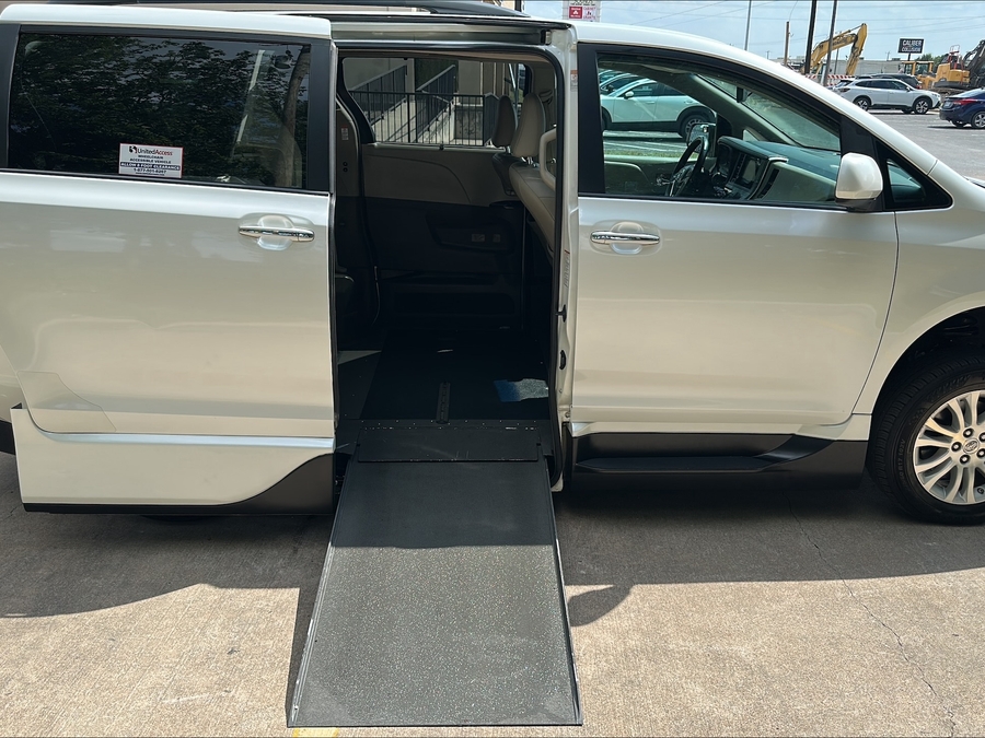 Used 2015 Toyota Sienna XLE - VMI Side Entry In Floor Automatic Ramp