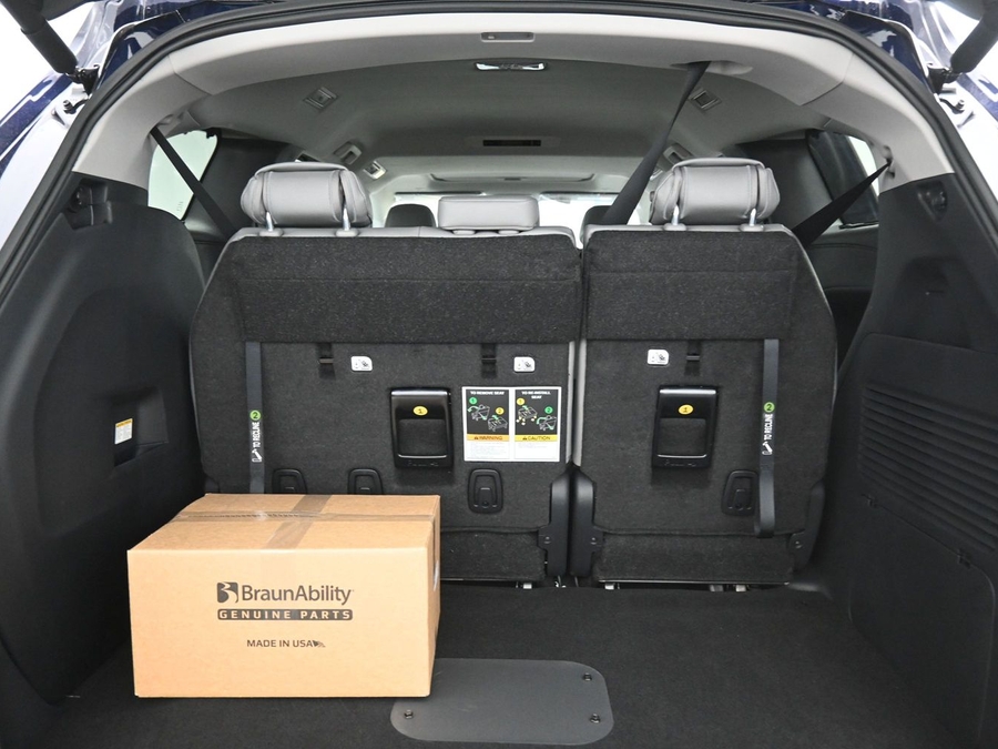 New 2026 Toyota Sienna Hybrid XLE Base - BraunAbility Side Entry Fold Out Automatic Ramp