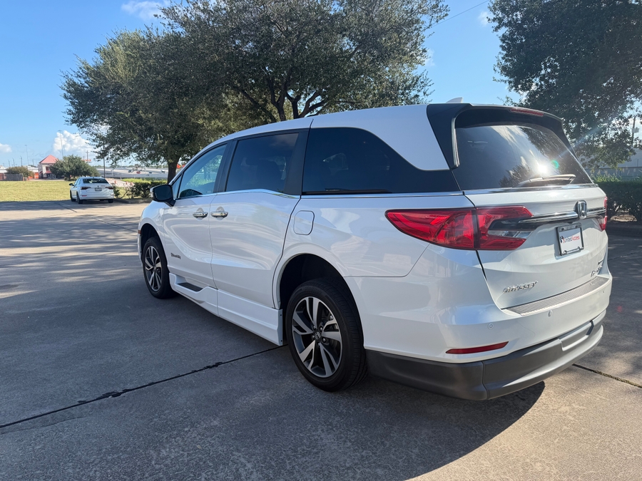 Used 2022 Honda Odyssey Touring - BraunAbility Side Entry In Floor Automatic Ramp