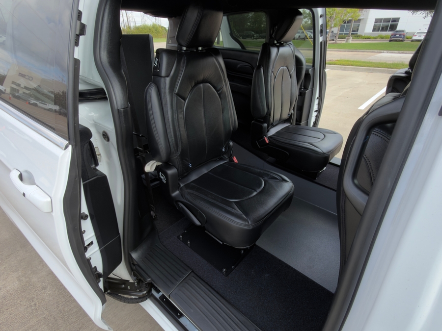 Used 2024 Chrysler Pacifica Touring - DRIVERGE Rear Entry Entry Fold Out Manual Ramp