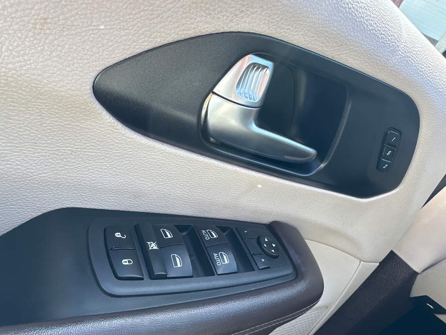 Used 2020 Chrysler Pacifica Touring L - VMI Side Entry Entry In Floor Automatic Ramp