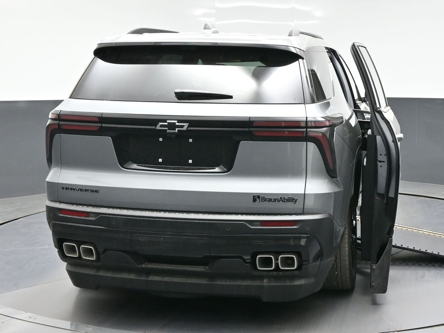New 2026 Chevrolet Traverse 1LT Midnight Edition - BraunAbility Side Entry Entry In Floor Automatic Ramp