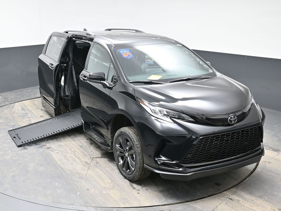 New 2026 Toyota Sienna Hybrid XSE Sport - BraunAbility Side Entry In Floor Automatic Ramp