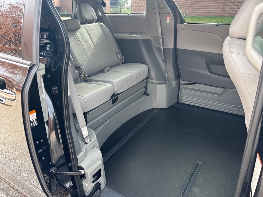 Used 2017 Toyota Sienna XLE Base - BraunAbility Side Entry Entry Fold Out Automatic Ramp