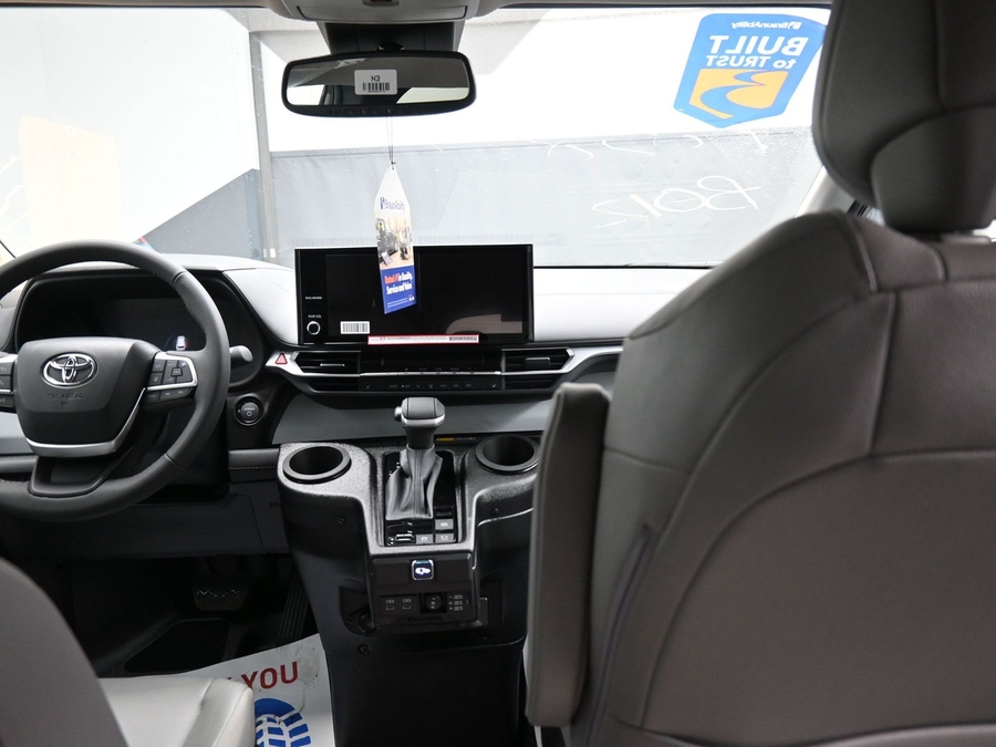 New 2026 Chrysler Pacifica Select Safety - BraunAbility Side Entry Entry Fold Out Automatic Ramp