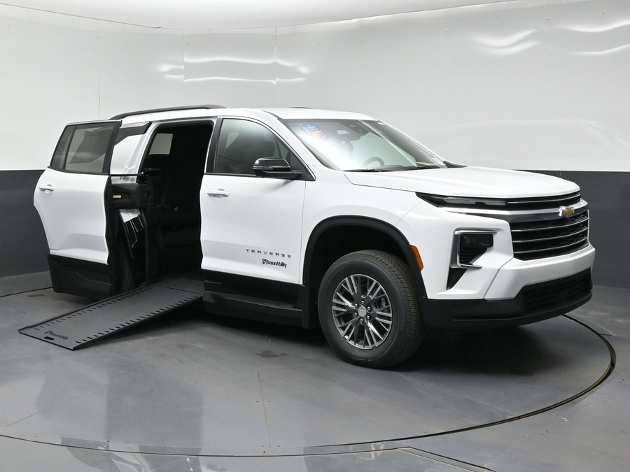 New 2026 Chevrolet Traverse 1LT - BraunAbility Side Entry In Floor Automatic Ramp