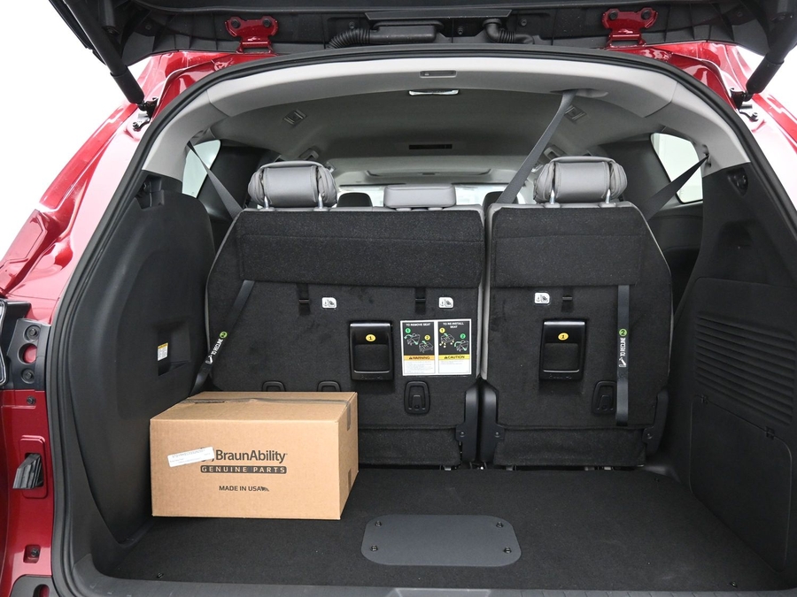 New 2025 Toyota Sienna Hybrid XLE Base - BraunAbility Side Entry Entry Fold Out Automatic Ramp