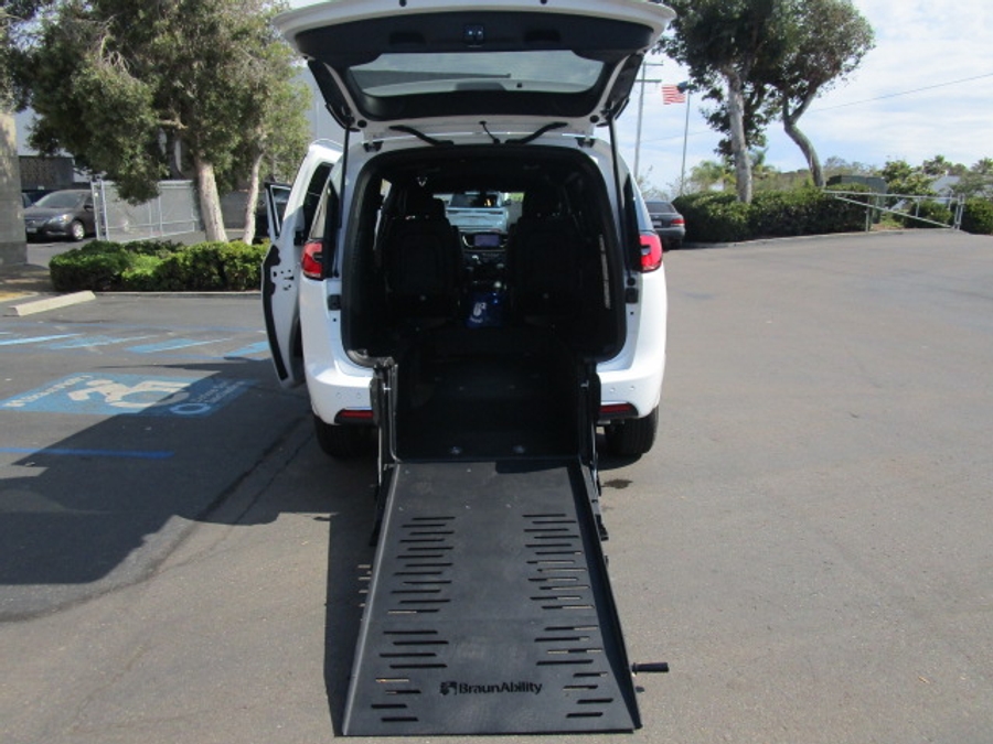 New 2025 Chrysler Pacifica Select Safety - BraunAbility Rear Entry Entry Fold Out Manual Ramp