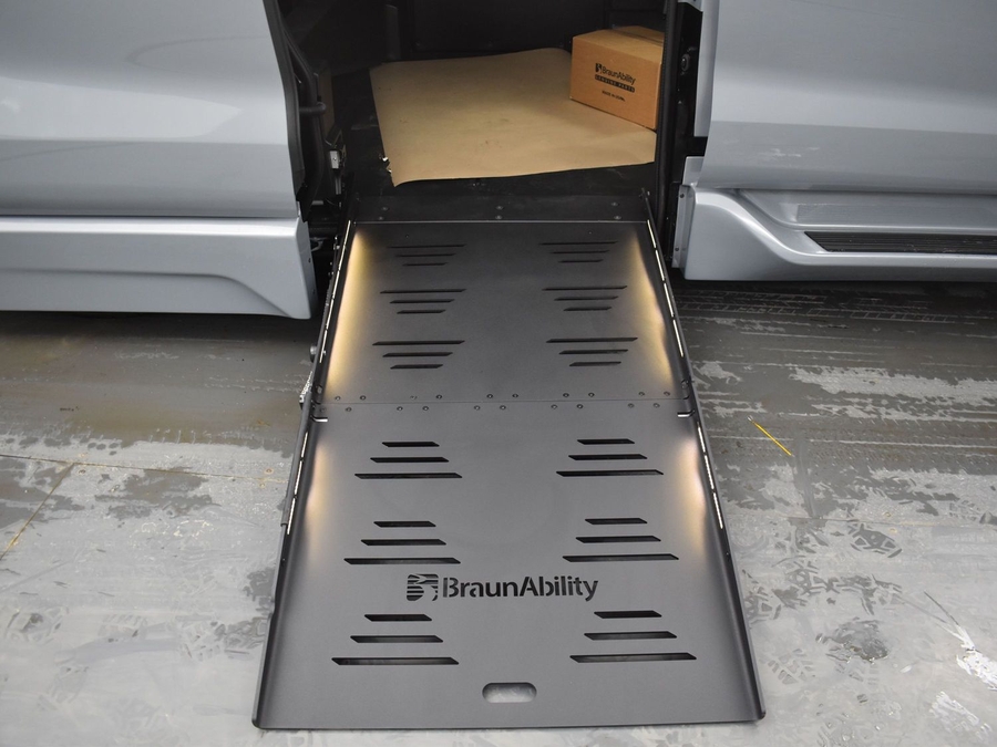 New 2026 Toyota Sienna Hybrid XSE Sport - BraunAbility Side Entry Fold Out Automatic Ramp