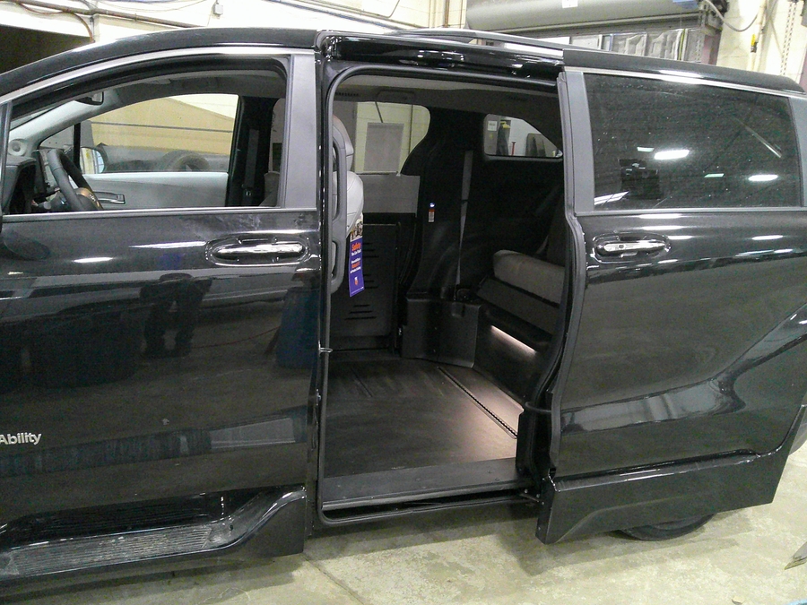 Black Toyota Sienna image number 12