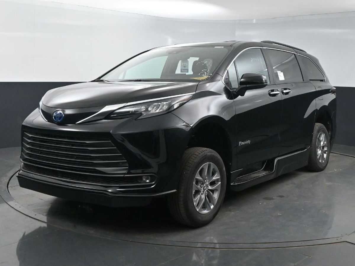 2025 TOYOTA SIENNA - Image 3