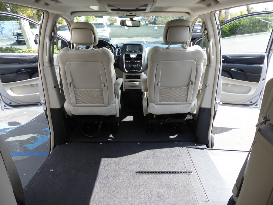 Used 2016 Chrysler Town and Country Limited Platinum - VMI Side Entry In Floor Automatic Ramp