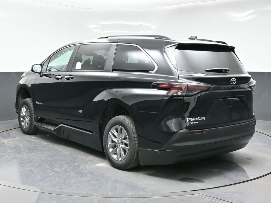 New 2026 Toyota Sienna Hybrid XLE Add - BraunAbility Side Entry Fold Out Automatic Ramp