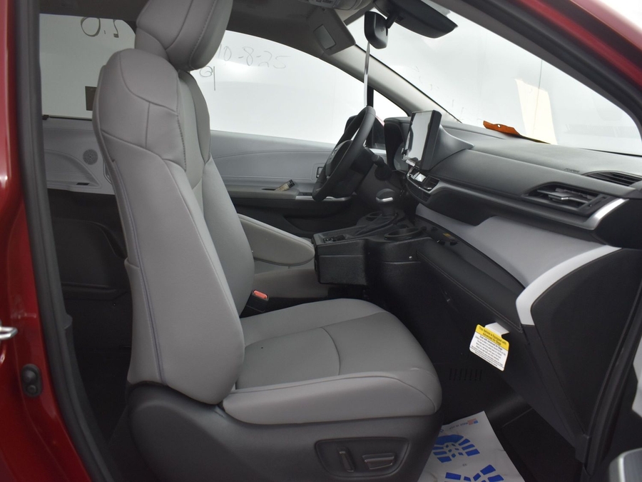 New 2025 Toyota Sienna Hybrid XLE Base - BraunAbility Side Entry Entry In Floor Automatic Ramp