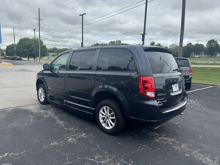 Blue Dodge Grand Caravan image number 14