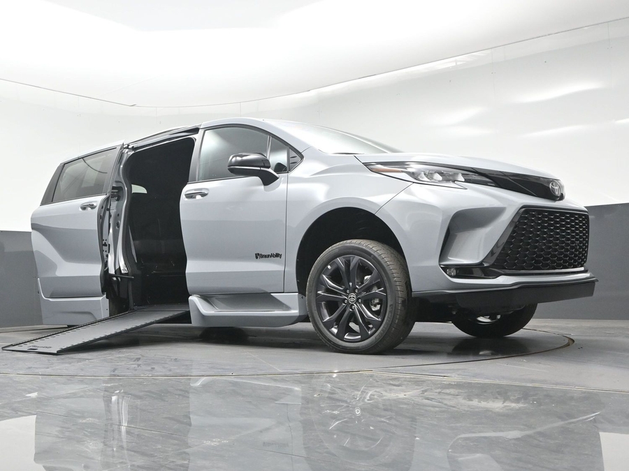 New 2026 Toyota Sienna Hybrid XSE Sport - BraunAbility Side Entry In Floor Automatic Ramp