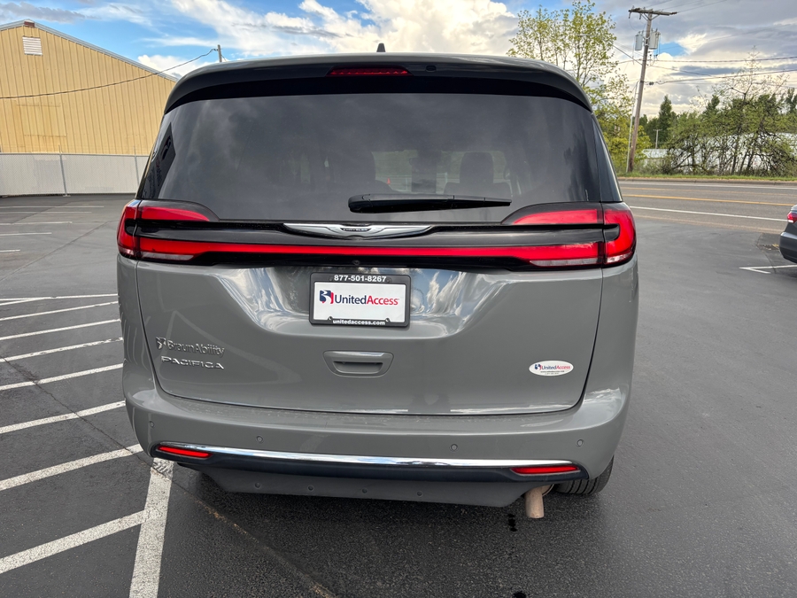 Used 2023 Chrysler Pacifica Touring L Safety - BraunAbility Side Entry Entry In Floor Automatic Ramp