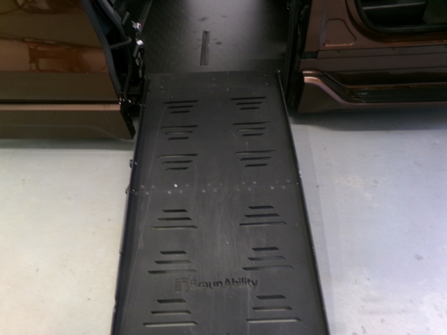 Orange Toyota Sienna image number 12