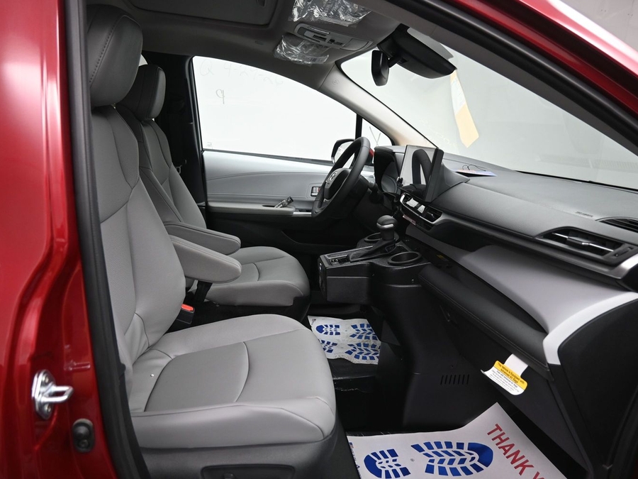 Red Toyota Sienna image number 8