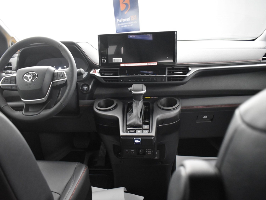 New 2025 Toyota Sienna Hybrid XSE Sport - BraunAbility Side Entry Entry Fold Out Automatic Ramp