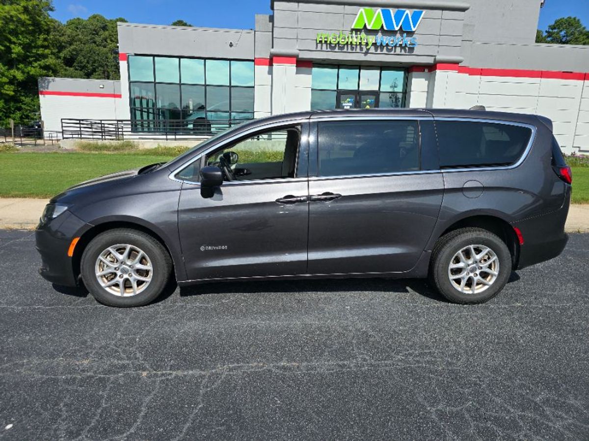 2023 CHRYSLER VOYAGER - Image 2