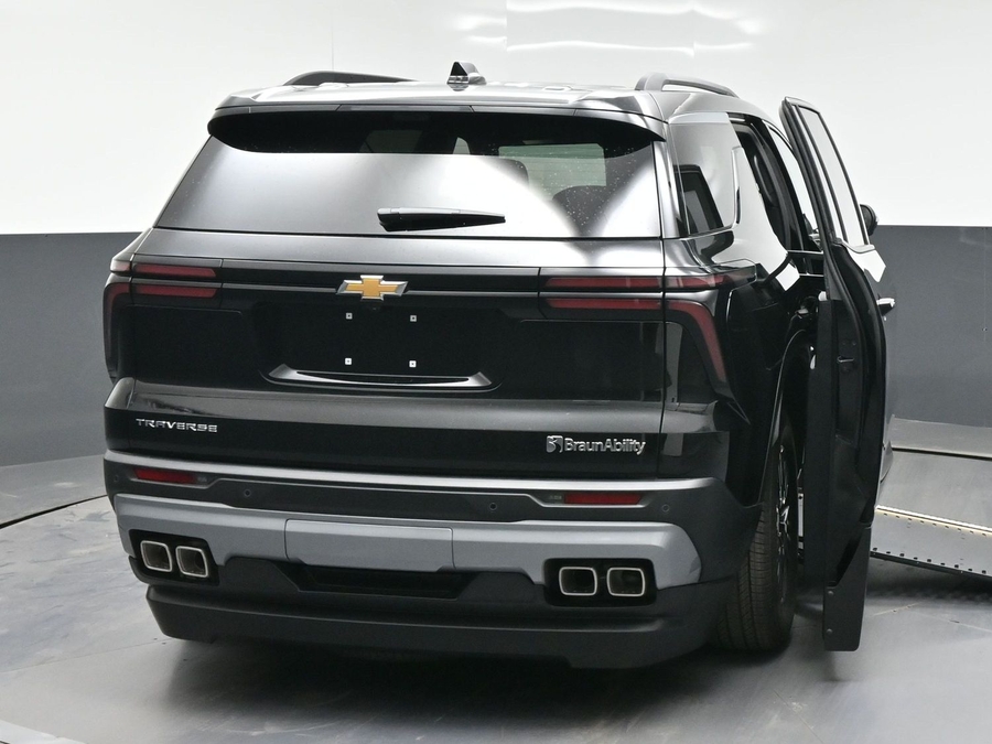 New 2026 Chevrolet Traverse 1LT - BraunAbility Side Entry In Floor Automatic Ramp