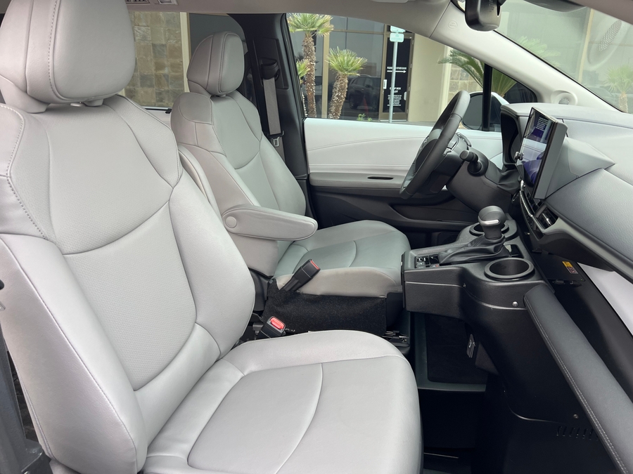 Used 2025 Toyota Sienna Hybrid XLE Plus - BraunAbility Side Entry Entry Fold Out Automatic Ramp