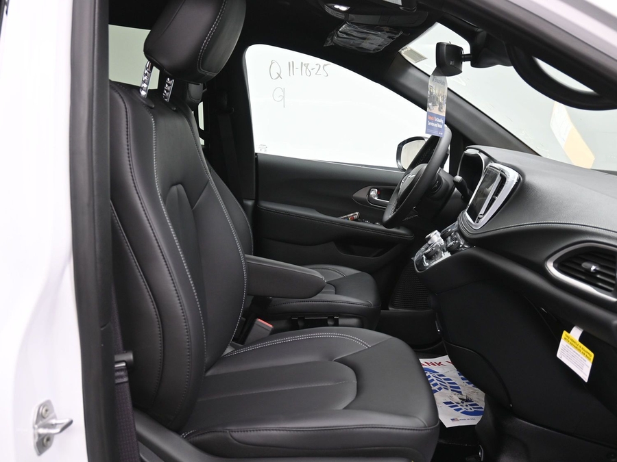 New 2025 Chrysler Pacifica Select Safety - BraunAbility Side Entry Entry Fold Out Automatic Ramp