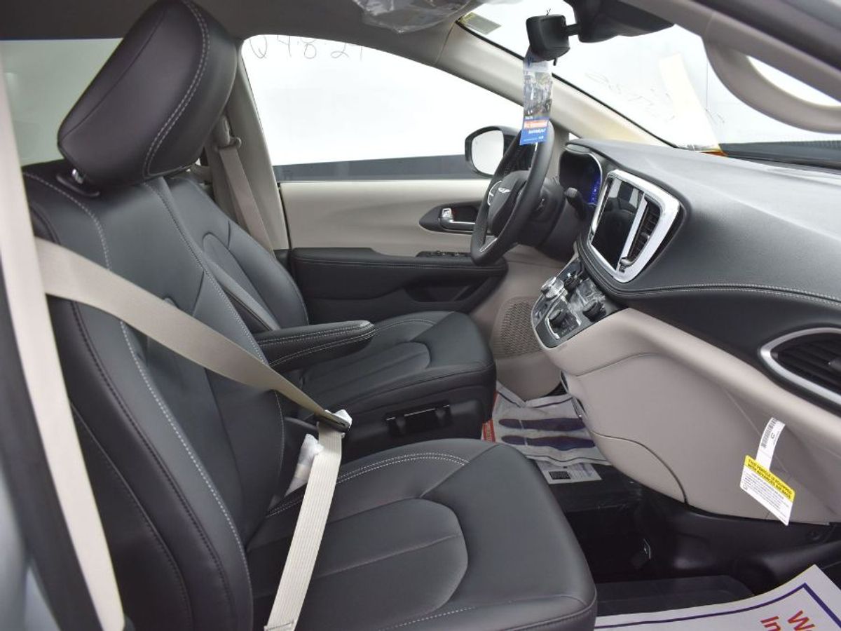 2024 CHRYSLER PACIFICA - Image 2