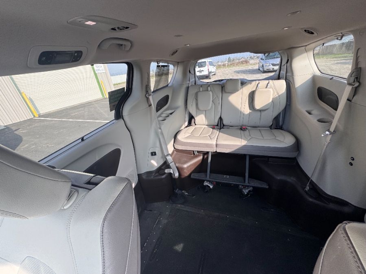 2018 CHRYSLER PACIFICA - Image 2