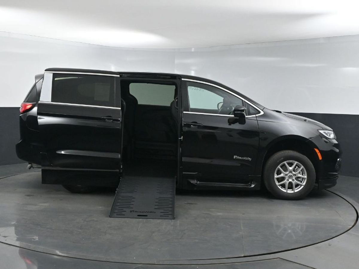 2025 CHRYSLER PACIFICA - Image 8