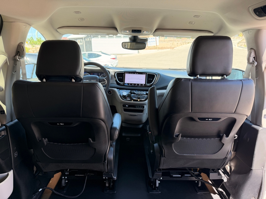 Used 2024 Chrysler Pacifica Touring L - BraunAbility Side Entry Entry In Floor Automatic Ramp