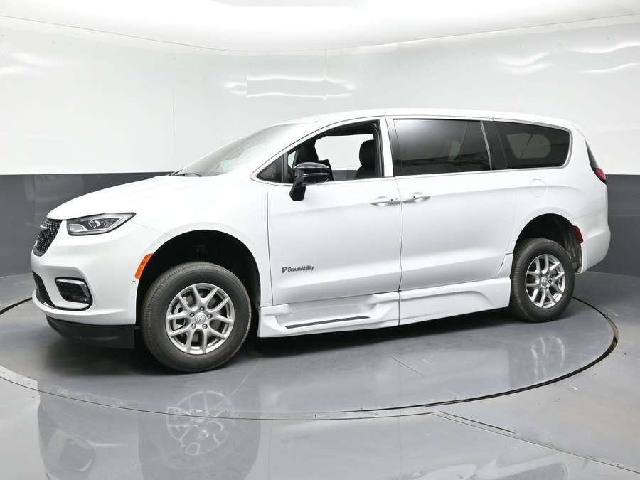 White Chrysler Pacifica image number 6