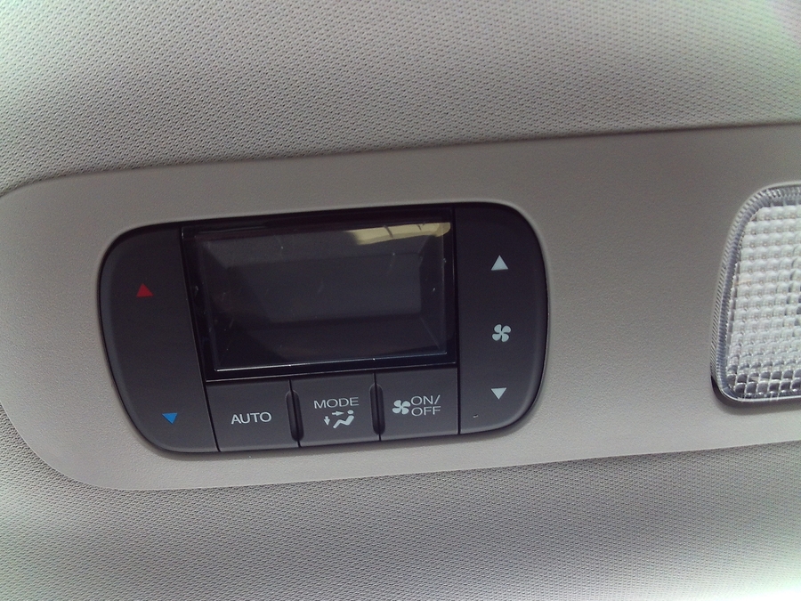 Grey Honda Odyssey image number 15