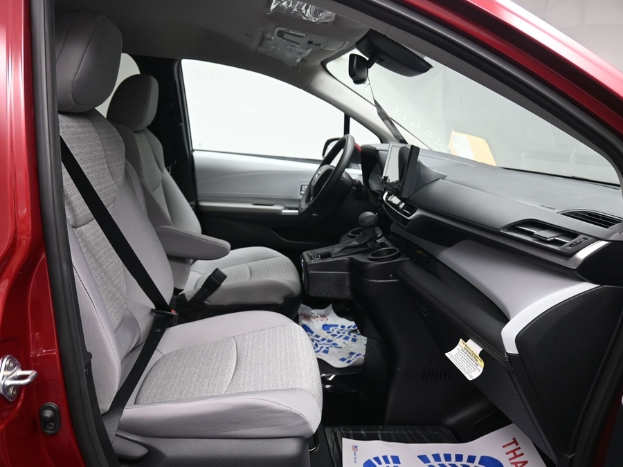New 2026 Toyota Sienna Hybrid LE - BraunAbility Side Entry Fold Out Automatic Ramp