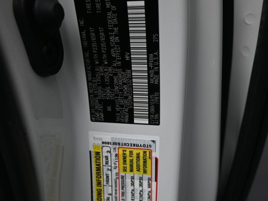 White Toyota Sienna image number 13