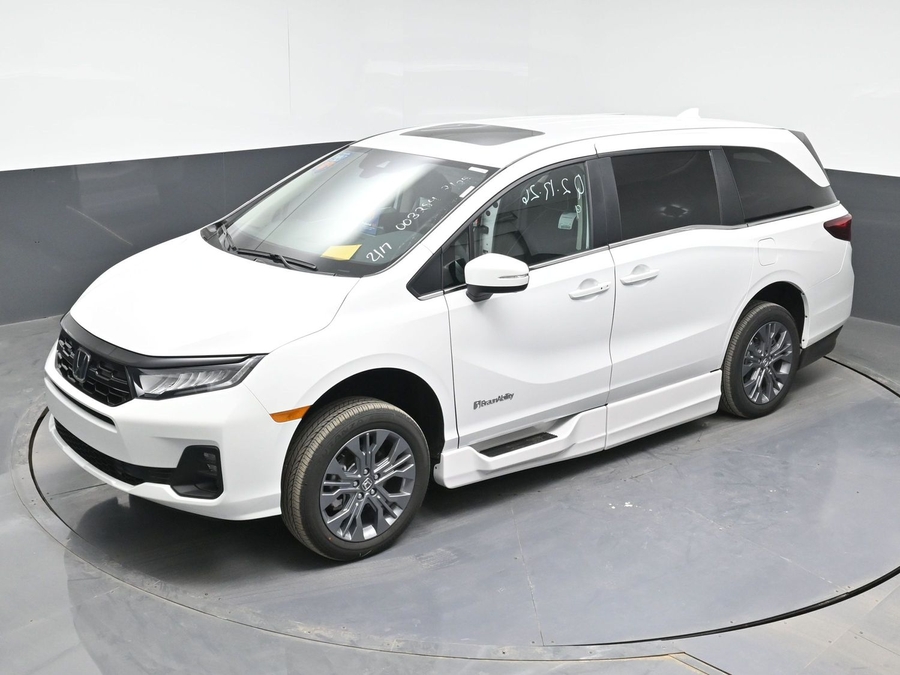 White Honda Odyssey image number 8