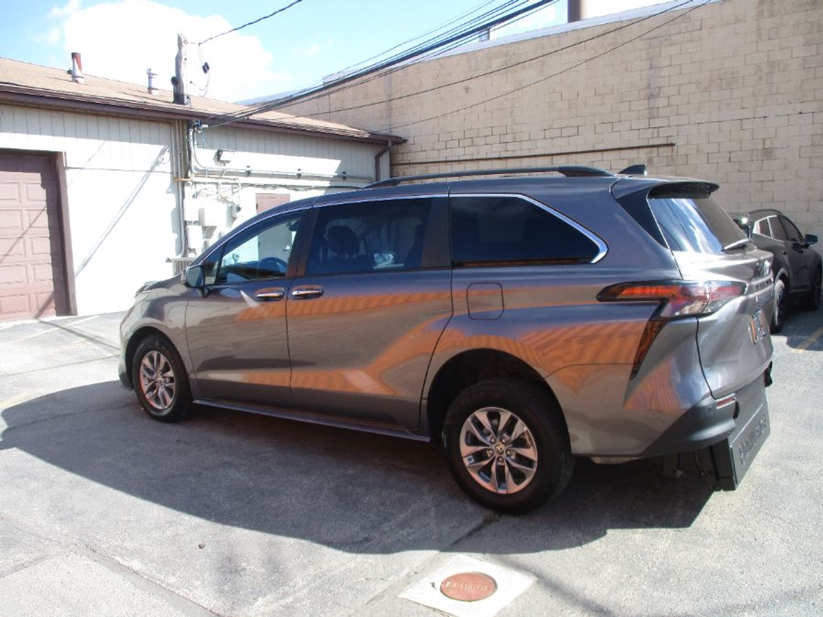 2024 TOYOTA SIENNA - Image 7