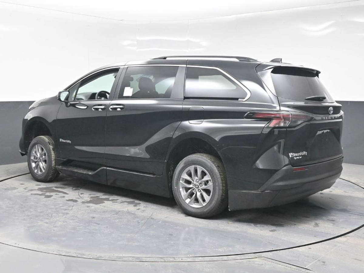 2025 TOYOTA SIENNA - Image 4