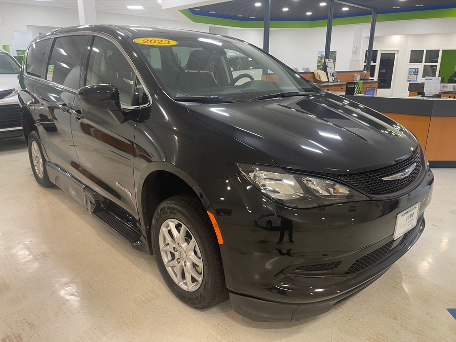 2023 Chrysler Voyager