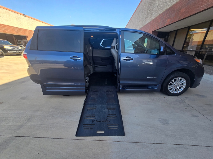 Used 2017 Toyota Sienna XLE - BraunAbility Side Entry Entry Fold Out Automatic Ramp