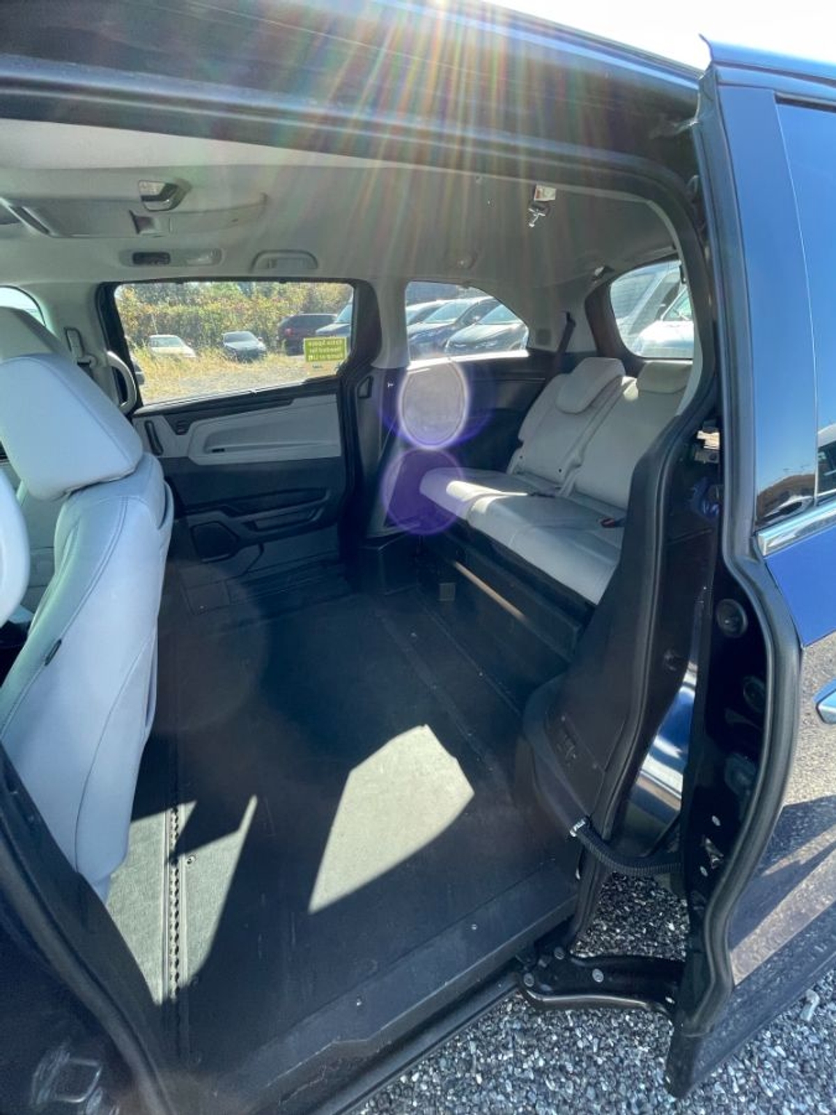 Blue Honda Odyssey image number 10