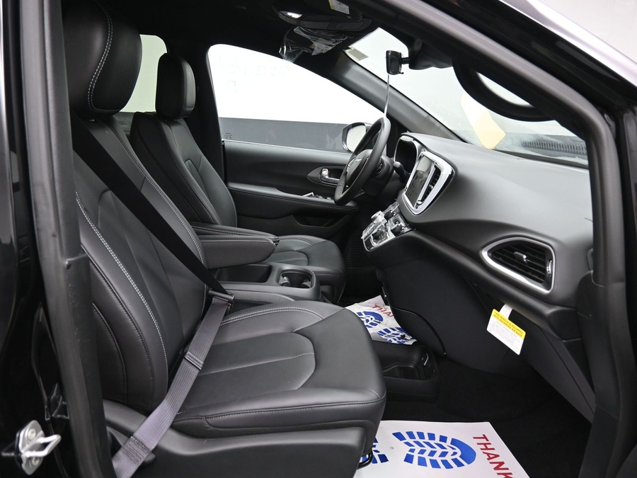 New 2026 Chrysler Voyager LX - BraunAbility Side Entry Entry Fold Out Manual Ramp